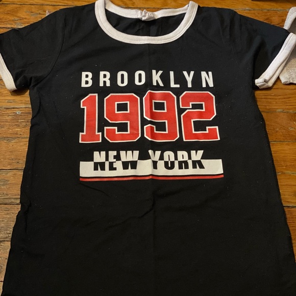 A black t-shirt - Picture 2 of 3